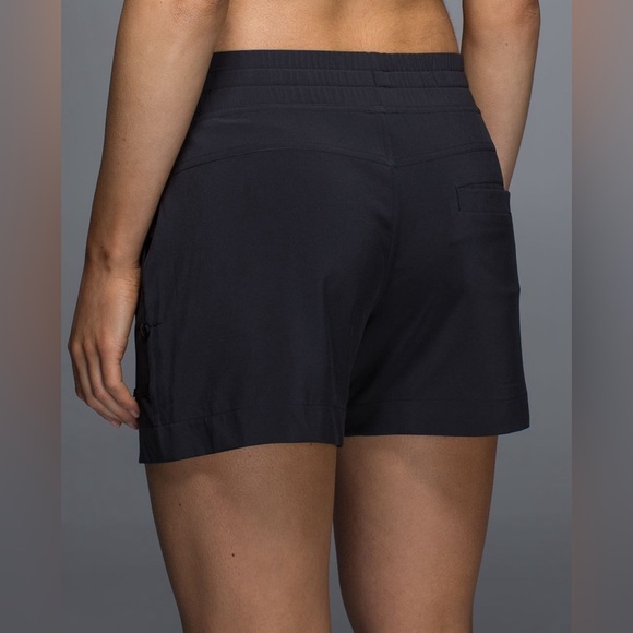 Lululemon Noir Short - Picture 4 of 13